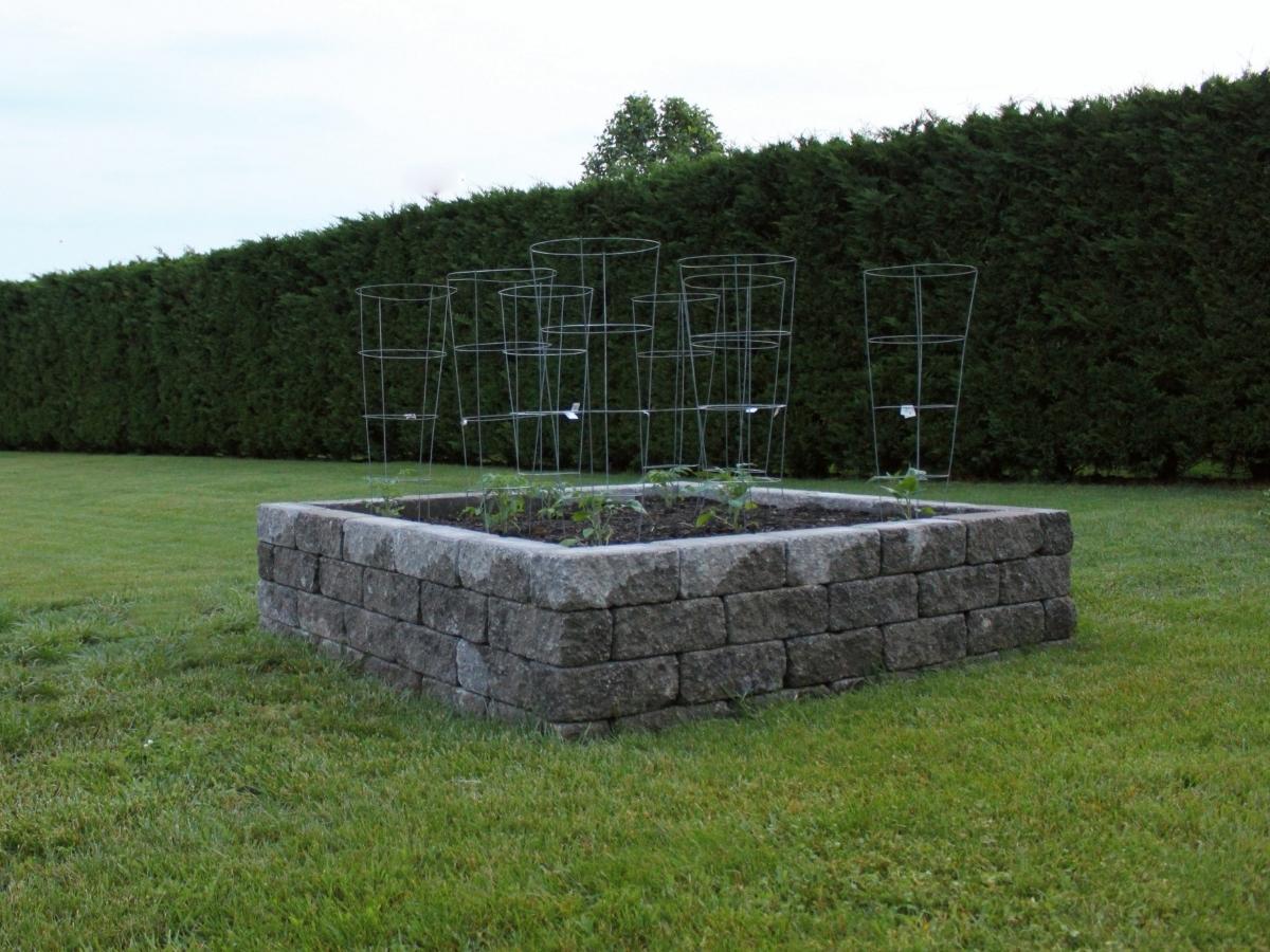 Jardin GFRP PRFV. Fabricante y distribudor de estacas, tutores y varillas para plantas y arboles de polimero reforzado con fibra de vidrio en León, España, El Bierzo